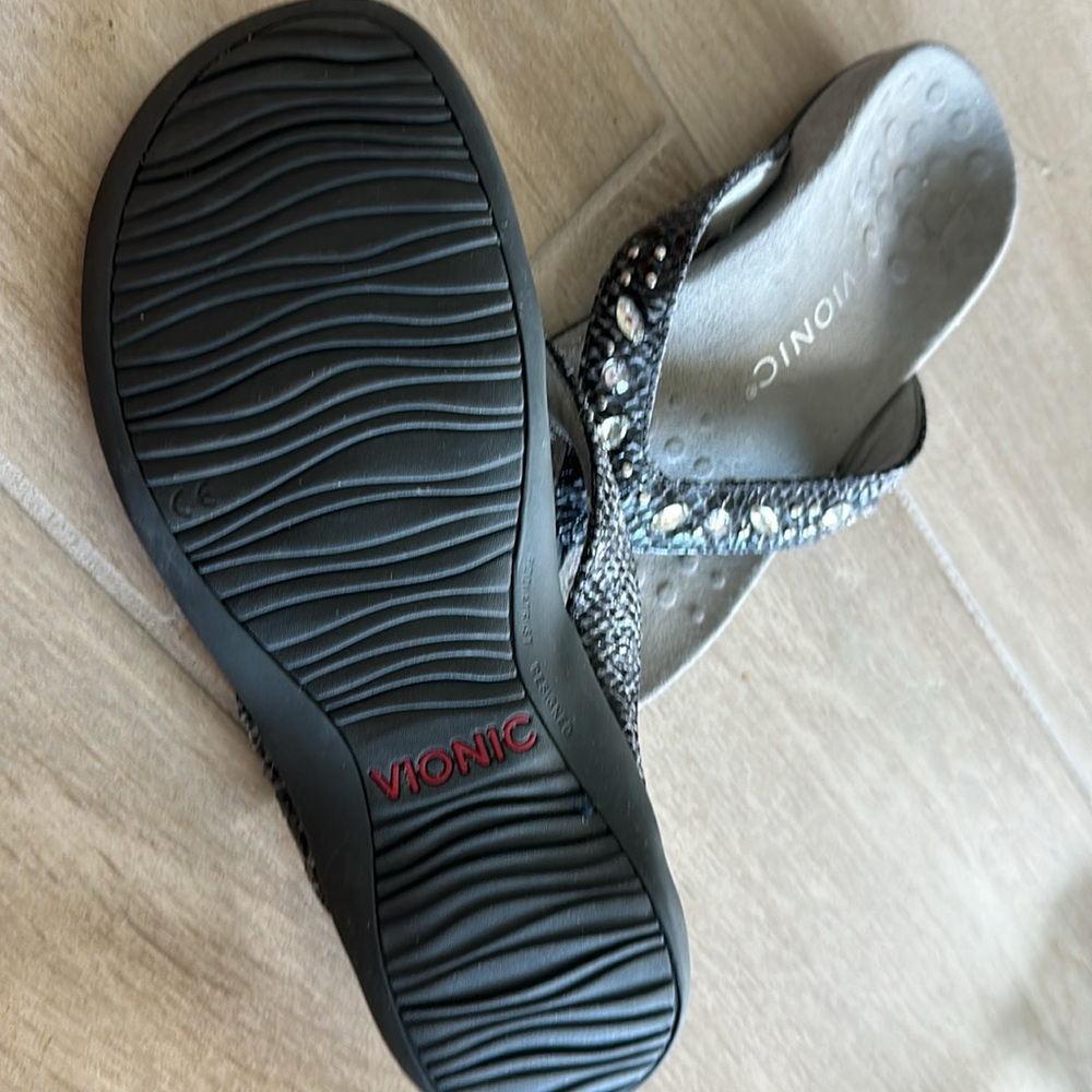 Vionic flip flop sandals with black strap and rhinestone bling - Picture 3 of 3